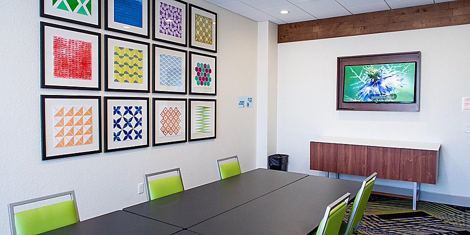Holiday Inn Express & Suites Oklahoma City Airport