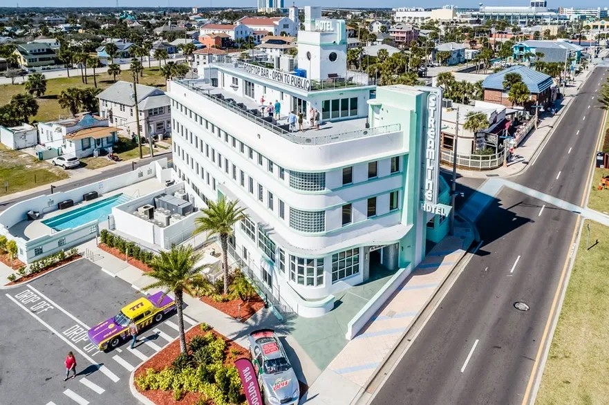 STREAMLINE HOTEL