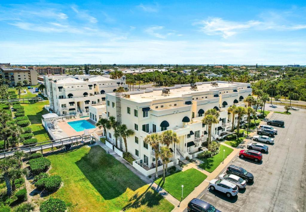 Royal Mansions Resort