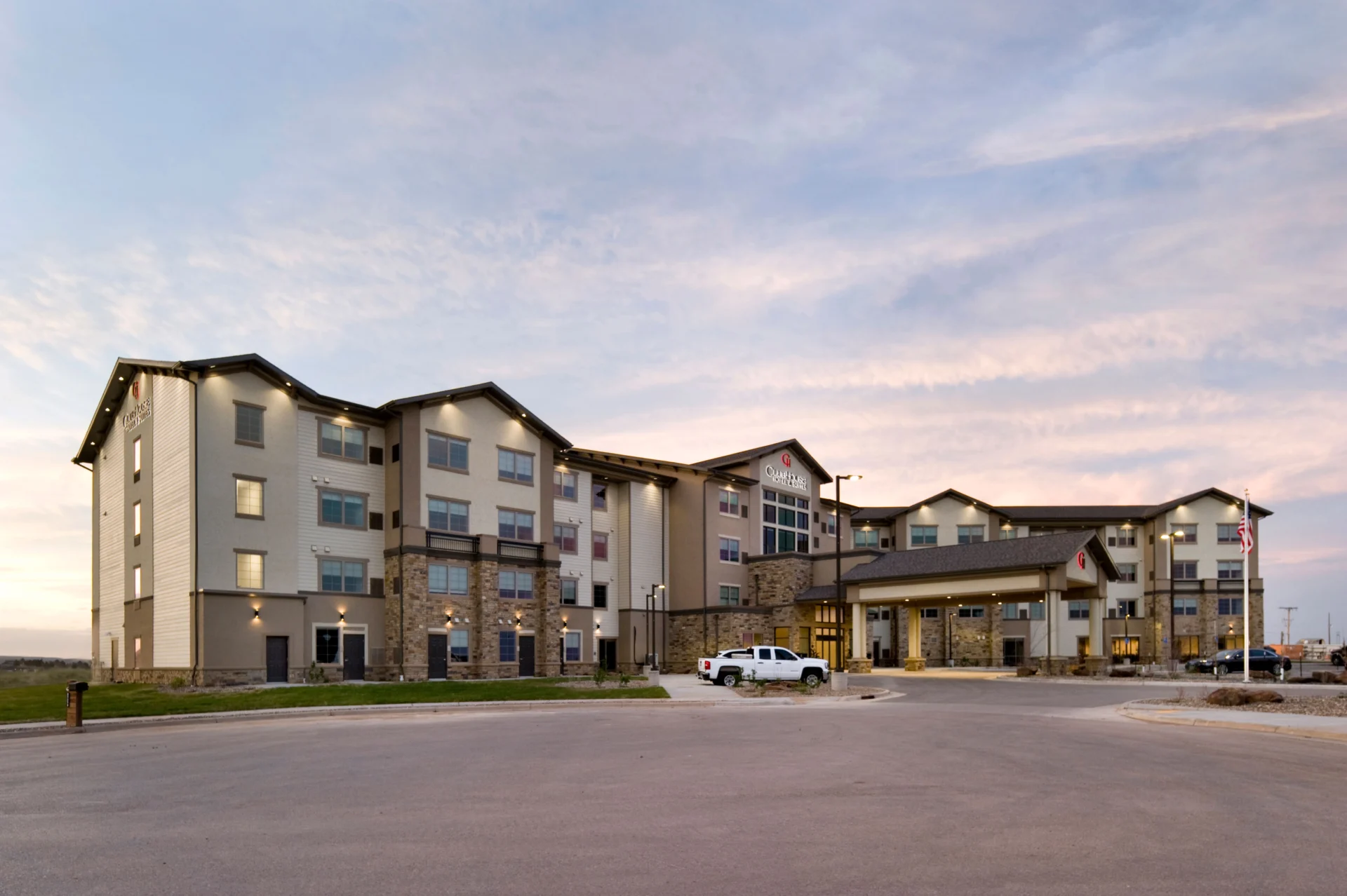 ClubHouse Hotel and Suites – Sioux Falls