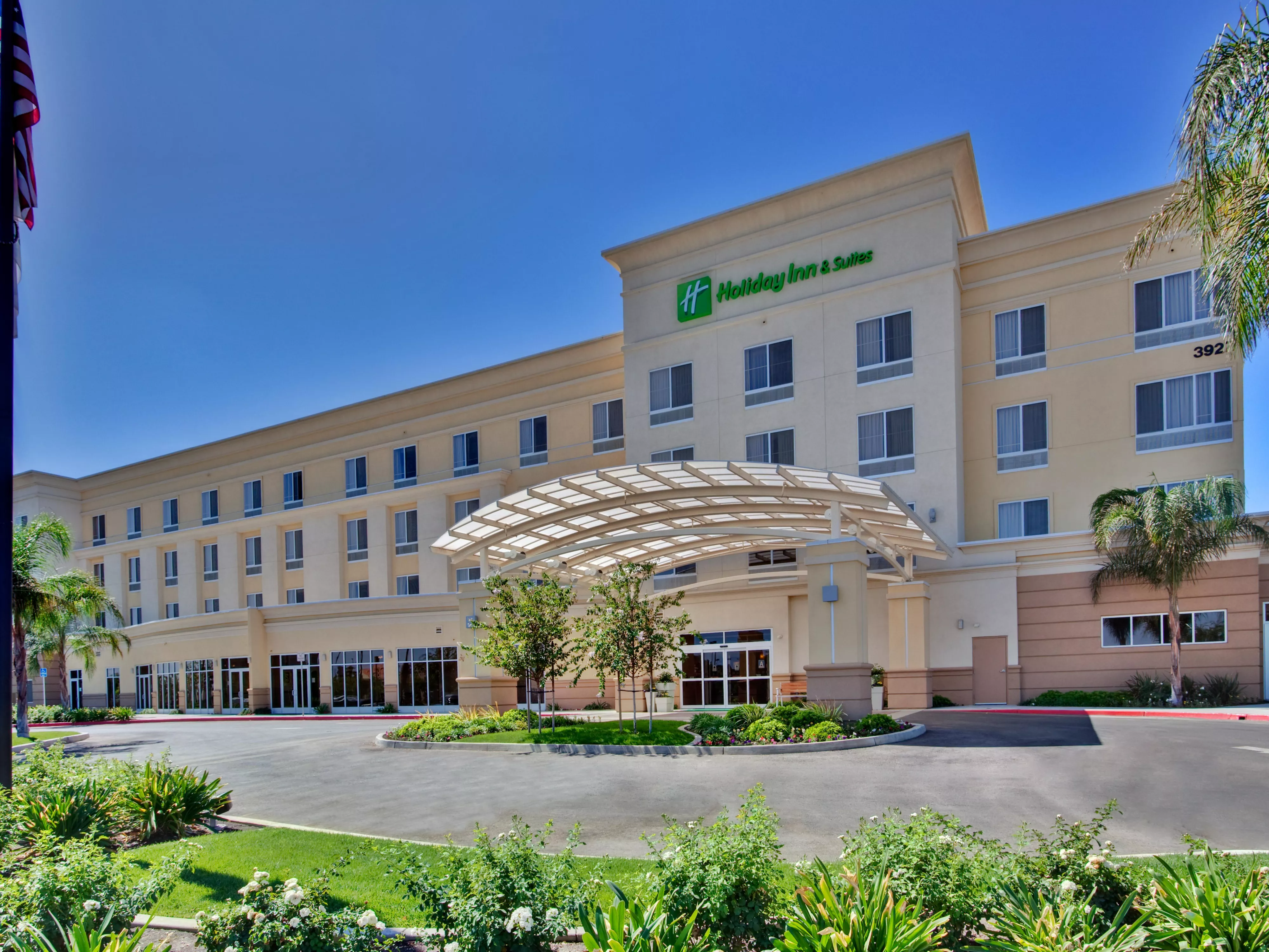 Holiday Inn Express & Suites Bakersfield Central