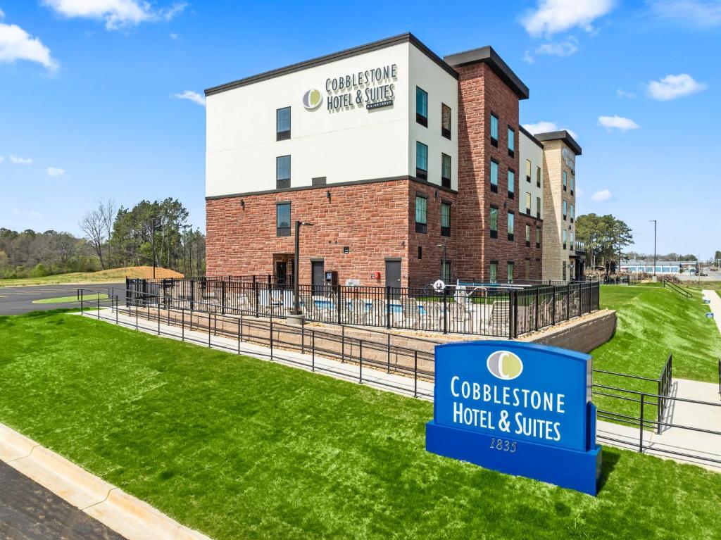 Cobblestone Hotel & Suites – Salem