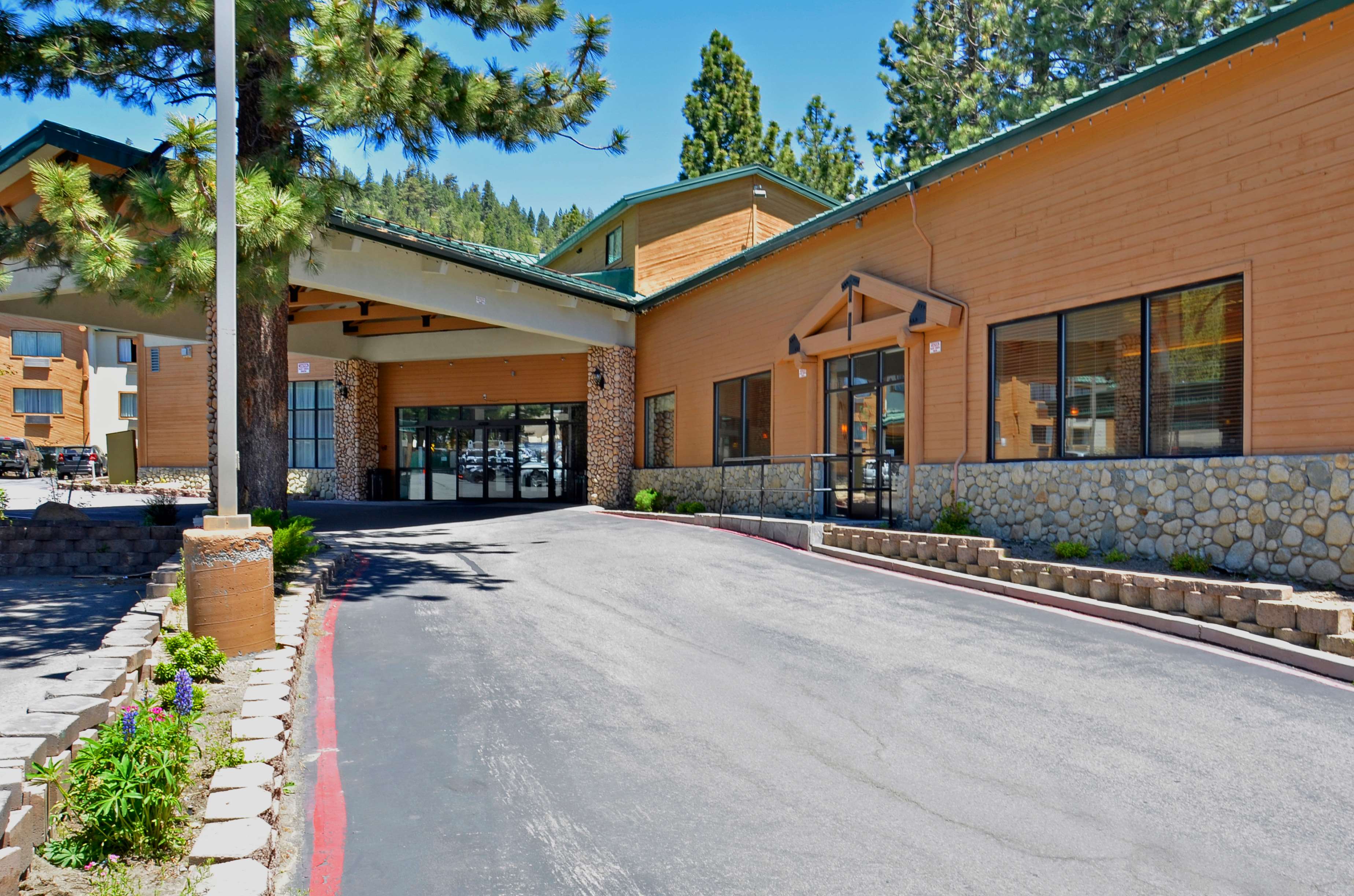 BEST WESTERN PLUS High Sierra Hotel