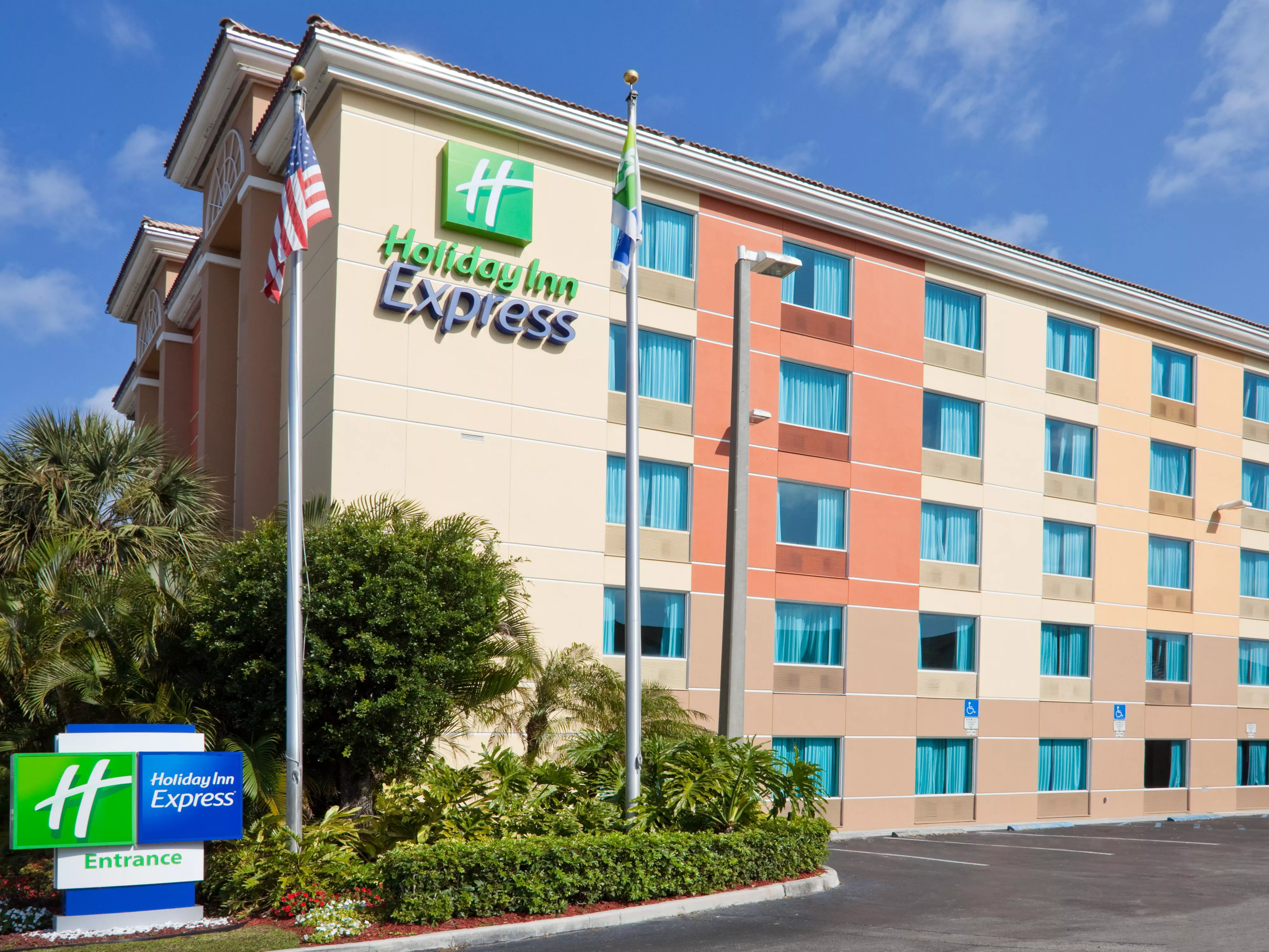 Holiday Inn Express & Suites Fort Lauderdale Airport South
