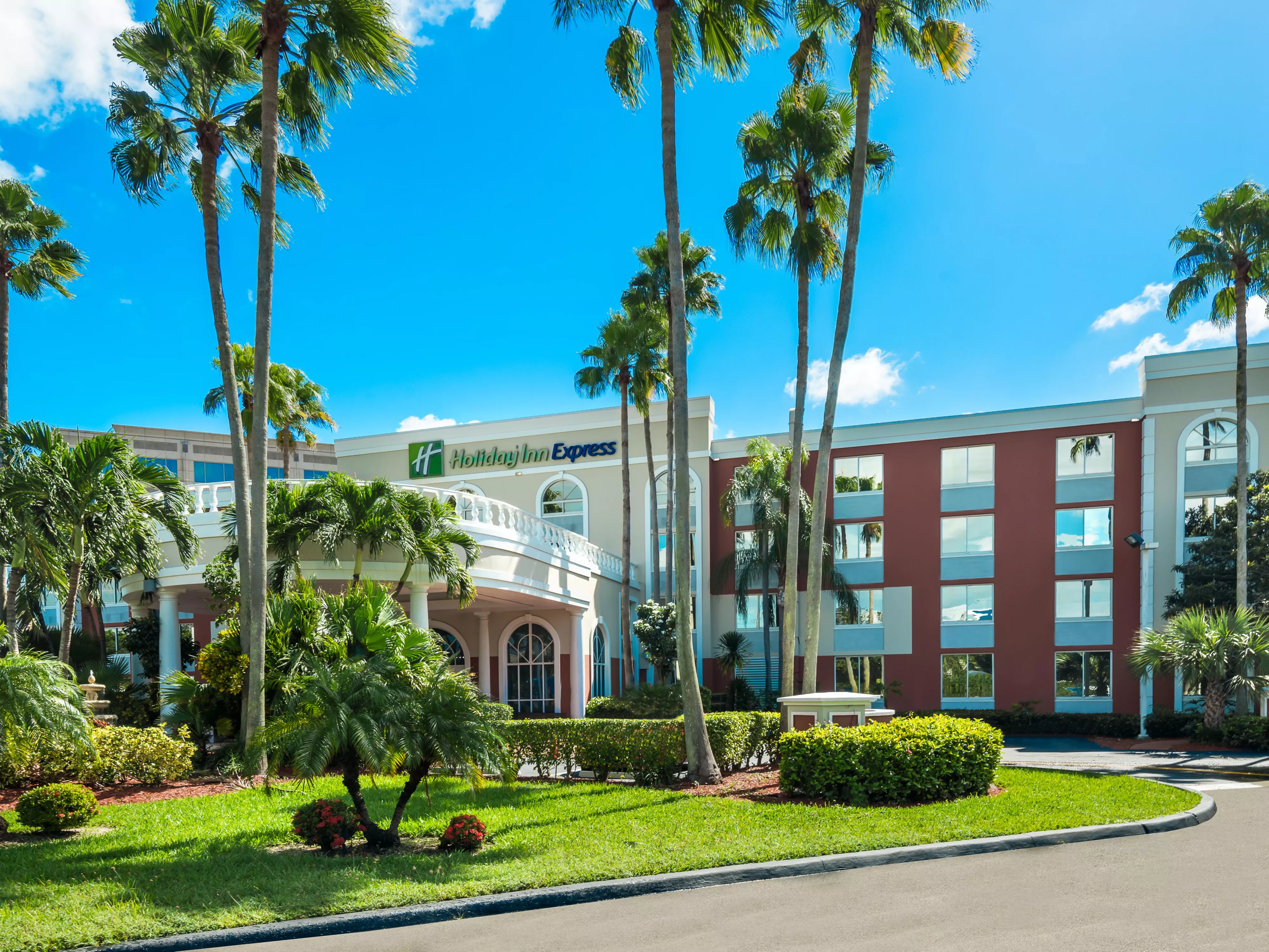 Holiday Inn Express & Suites Miami-Airport North